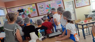 "Γαλάζιο νησί, ψάρια γεμάτο"