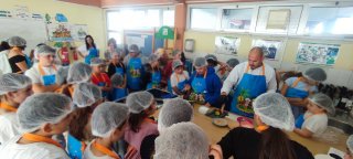 "Γαλάζιο νησί, ψάρια γεμάτο"